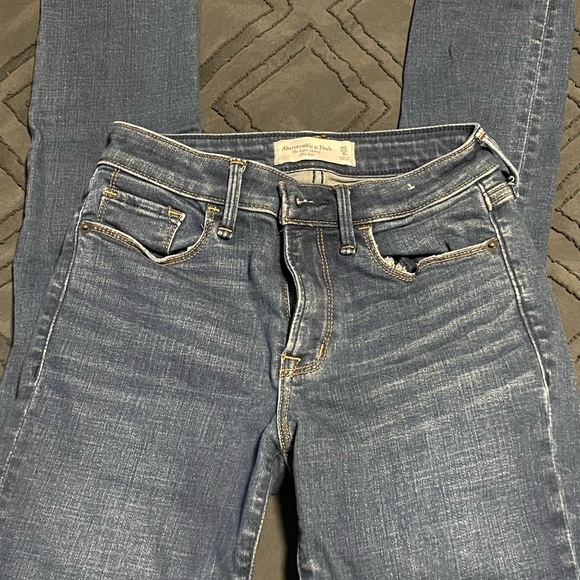Abercrombie Skinny Jeans - Picture 1 of 3